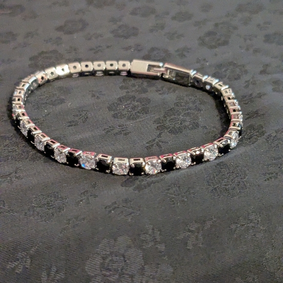 New Elegant Black and White CZ Silver Tone Tennis Bracelet 7" - Picture 2 of 6